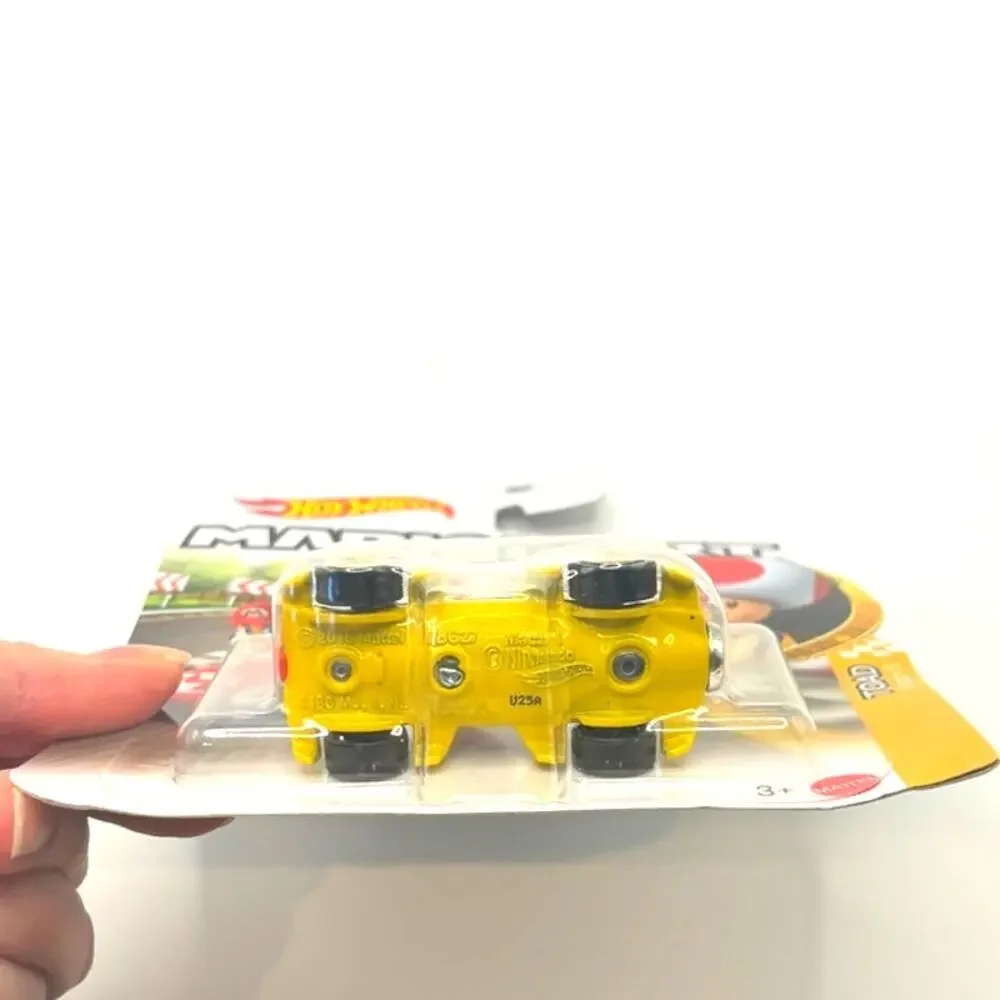 NEW Mattel HDB35 Hot Wheels Mario Kart 1:64 TOAD Mach 8 Diecast Car